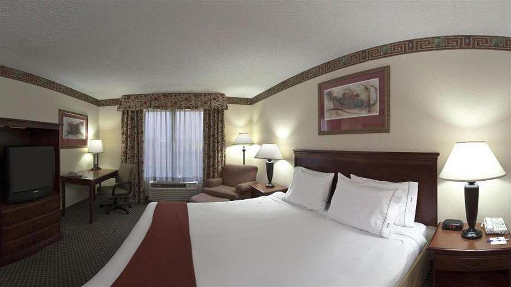 Holiday Inn Express Hotel & Suites Forest By Ihg Экстерьер фото