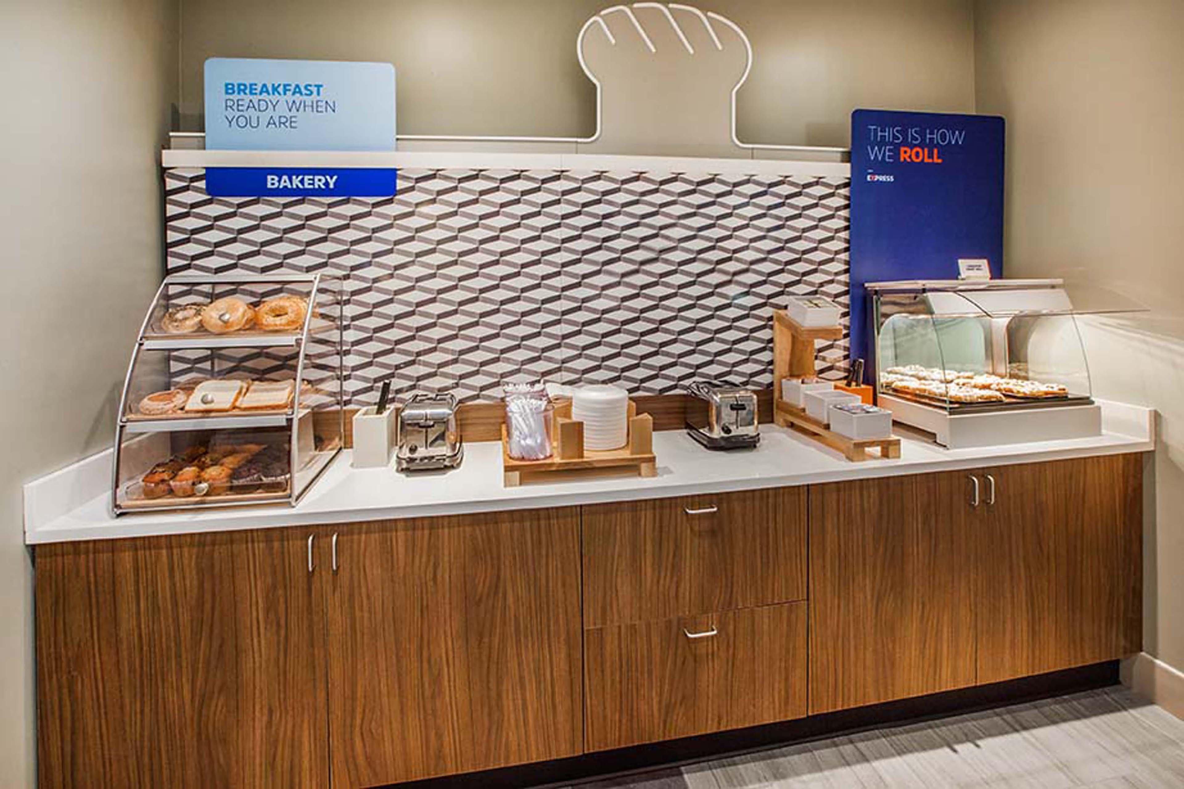 Holiday Inn Express Hotel & Suites Forest By Ihg Экстерьер фото