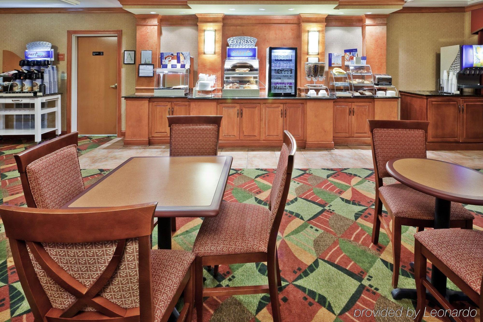 Holiday Inn Express Hotel & Suites Forest By Ihg Экстерьер фото